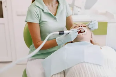 Igienizare profesională în cabinetul dentar.